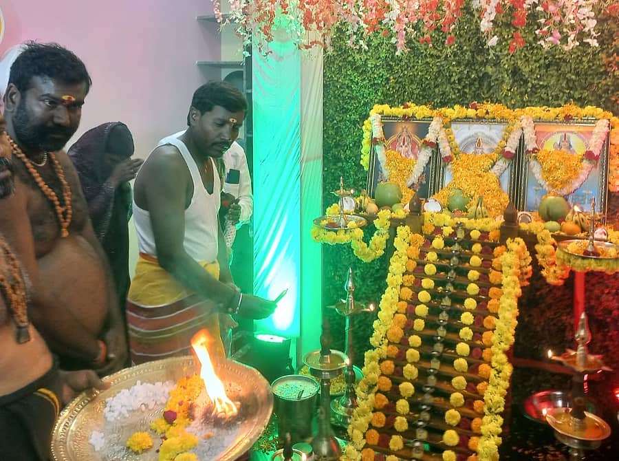 ಕನಕಗಿರಿಯ ಶಾಮೀದಸಾಬ ಗುರಿಕಾರ ಅವರ ಮನೆಯಲ್ಲಿ ಶಬರಿಮಲೆ ಸ್ವಾಮಿ ಅಯ್ಯಪ್ಪನ ಪೂಜೆ ಕಾರ್ಯಕ್ರಮ ಶನಿವಾರ ನಡೆಯಿತು