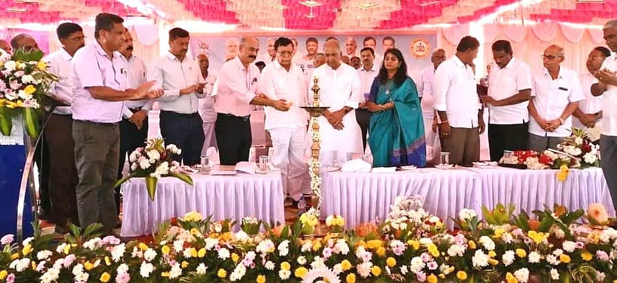 ಕೊಡಿಗೇನಹಳ್ಳಿ ಹೋಬಳಿ ಮುದ್ದೇನಹಳ್ಳಿಯಲ್ಲಿ ಶನಿವಾರ ಚೆಕ್ ಡ್ಯಾಮ್ ಕಮ್ ಬ್ಯಾರೇಜ್ ಕಾಮಗಾರಿಗೆ ಸಚಿವ ಎನ್.ಎಸ್.ಭೋಸರಾಜು ಶಂಕುಸ್ಥಾಪನೆ ನೆರವೇರಿಸಿದರು