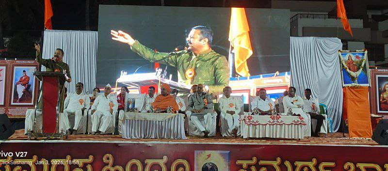 <div class="paragraphs"><p>ಚಿಕ್ಕೋಡಿ ಪಟ್ಟಣದಲ್ಲಿ ಹಮ್ಮಿಕೊಂಡಿದ್ದ ವಿರಾಟ್‌ ಹಿಂದೂ ಸಮ್ಮೇಳನದಲ್ಲಿ ಯುವ ಬ್ರಿಗೇಡ್ ಸಂಸ್ಥಾಪಕ ಚಕ್ರವರ್ತಿ ಸೂಲಿಬೆಲೆ ಮಾತನಾಡಿದರು</p></div>