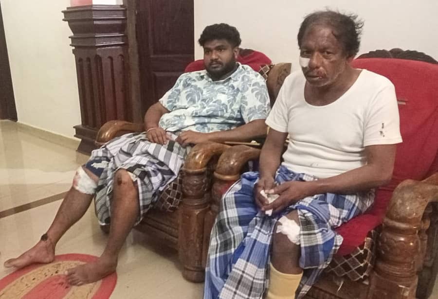 ಕಾಡುಹಂದಿಗೆ ಡಿಕ್ಕಿಹೊಡೆದ ಪರಿಣಾಮ ಹರಿಶ್ವಂದ್ರ ಹಾಗೂ ಹರಿಲಾಲ್ ಅವರಿಗೆ ಗಾಯವಾಗಿದೆ.