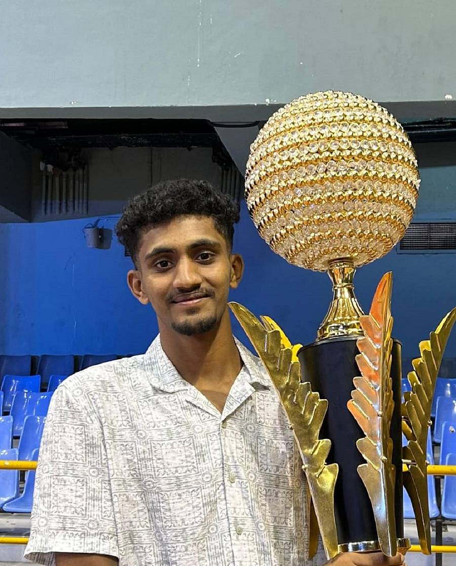 ದಸರಾ ಟ್ರೋಫಿಯೊಂದಿಗೆ ಕೋಲಾರದ ಬತ್ತೇಶ್‌