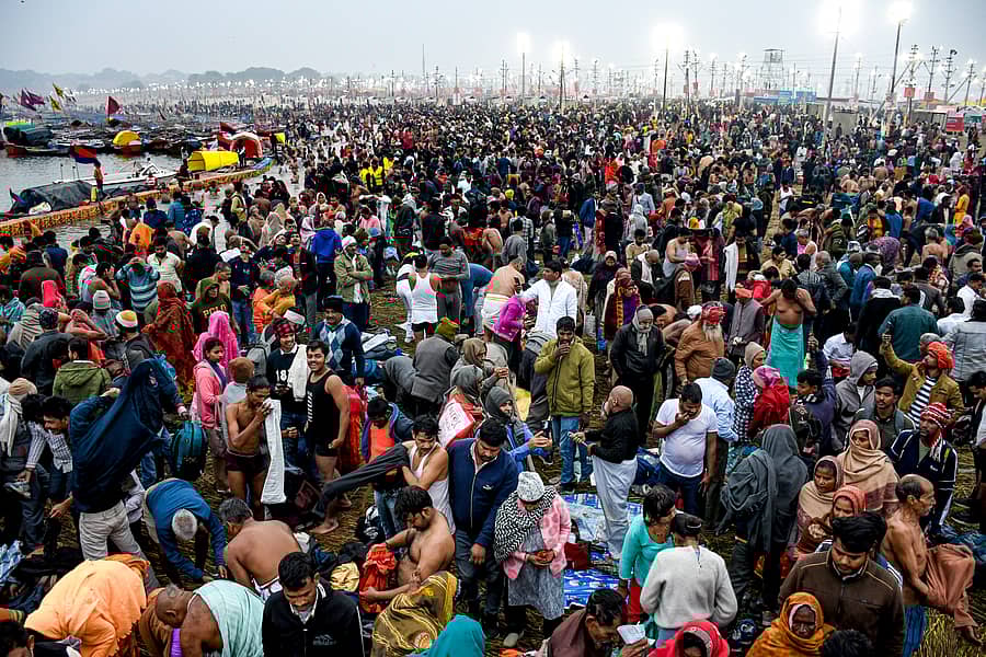 <div class="paragraphs"><p>ಪ್ರಯಾಗ್ರಾಜ್ನ ತ್ರಿವೇಣಿ ಸಂಗಮದಲ್ಲಿ ಪುಷ್ಯ ಪೌರ್ಣಿಮೆಯಂದು ಪುಣ್ಯಸ್ನಾನ ಮಾಡಿದ ಅಪಾರ ಸಂಖ್ಯೆಯ ಭಕ್ತಸಾಗರ </p></div>