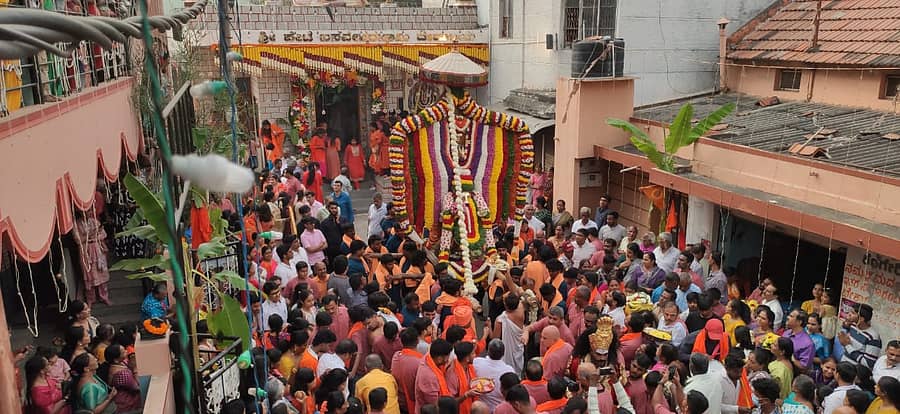 ಬಂಡೆಮಠ ಆರಿದ್ರೋತ್ಸವದಲ್ಲಿ ಭಾರಿ ಸಂಖ್ಯೆಯಲ್ಲಿ ಭಕ್ತರು ಪಾಲ್ಗೊಂಡಿದ್ದರು
