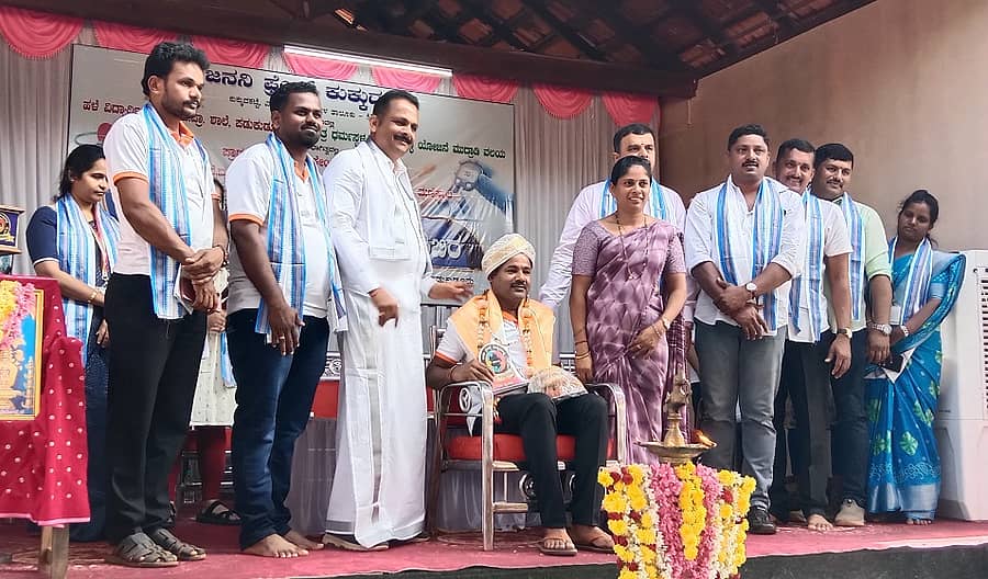 ಆರೋಗ್ಯ ತಪಾಸಣಾ ಶಿಬಿರದಲ್ಲಿ ಸಮಾಜಸೇವಕ ಶಂಕರ ಶೆಟ್ಟಿ ಅವರನ್ನು ಸನ್ಮಾನಿಸಲಾಯಿತು