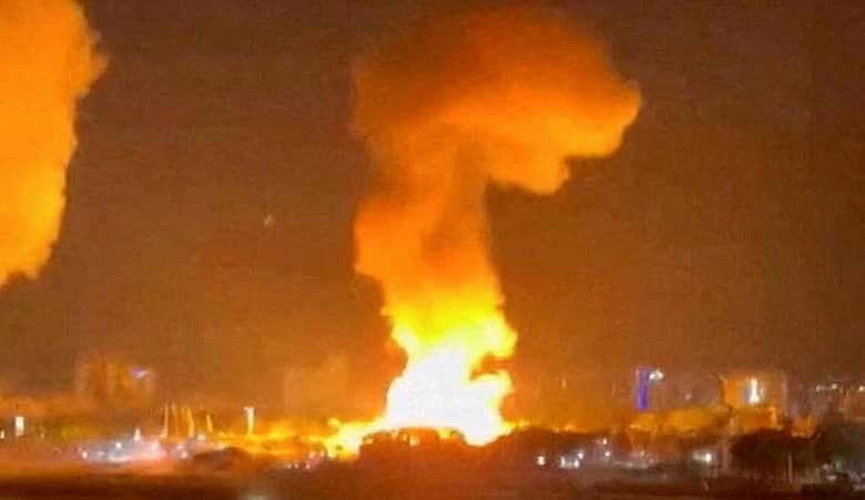 <div class="paragraphs"><p>ವೆನೆಜುವೆಲಾ ಮೇಲೆ ಅಮೆರಿಕ ಸೇನಾಪಡೆಗಳು ದಾಳಿ ನಡೆಸಿರುವ ದೃಶ್ಯ</p></div>