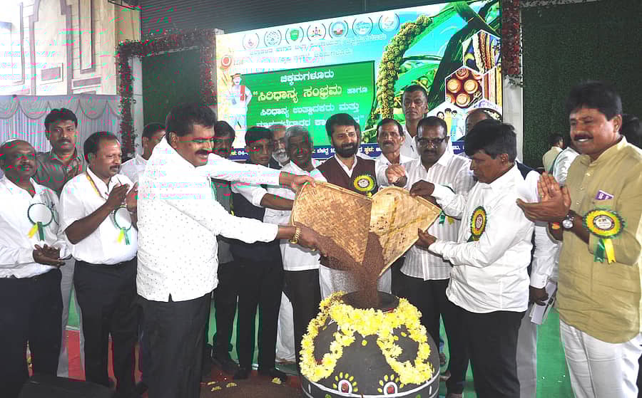 ಸಿರಿಧಾನ್ಯ ಮೇಳವನ್ನು ವಿಧಾನ ಪರಿಷತ್ ಸದಸ್ಯ ಸಿ.ಟಿ.ರವಿ ಉದ್ಘಾಟಿಸಿದರು