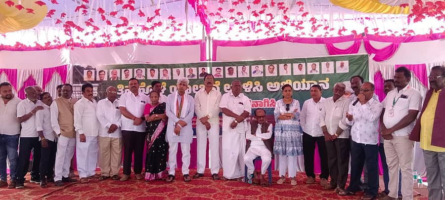 ತಿಪಟೂರು ತಾಲೂಕಿನ ಕೆ.ಬಿ.ಕ್ರಾಸ್ ಬಳಿ ಎತ್ತಿನಹೊಳೆ ಯೋಜನೆ ಉಳಿಸಿ ಅಭಿಯಾನ ನಡೆಯಿತು