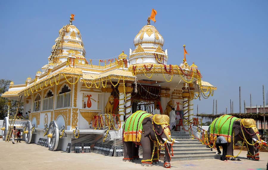 ಹೊಳಲ್ಕೆರೆ ತಾಲ್ಲೂಕಿನ ಮಲ್ಲಾಡಿಹಳ್ಳಿಯ ರಾಘವೇಂದ್ರ ಸ್ವಾಮೀಜಿ ಧ್ಯಾನಮಂದಿರ.