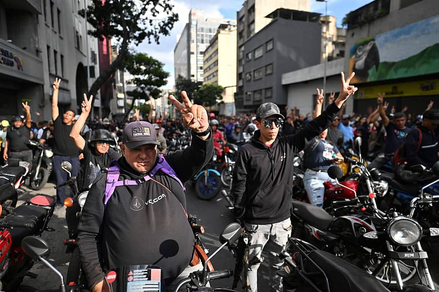 <div class="paragraphs"><p>ನಿಕೊಲಸ್‌ ಮಡೂರೊ ಅವರ ಬೆಂಬಲಿಗರು ಕರಾಕಸ್‌ನಲ್ಲಿ ರ್‍ಯಾಲಿ ನಡೆಸಿದರು </p></div>