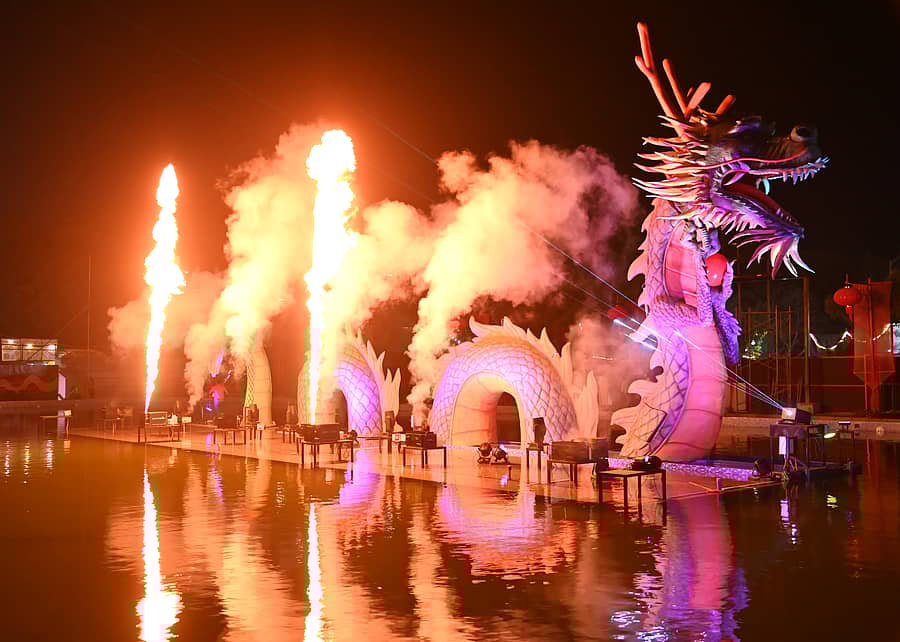 ವಸ್ತುಪ್ರದರ್ಶನ ಪ್ರಾಧಿಕಾರದ ಆವರಣದಲ್ಲಿ ಸೋಮವಾರ ಉದ್ಘಾಟನೆಗೊಂಡ ‘ಡ್ರ್ಯಾಗನ್ ಕೊಳ’ ಪ್ರಜಾವಾಣಿ ಚಿತ್ರ:ಅನೂಪ್ ರಾಘ ಟಿ.