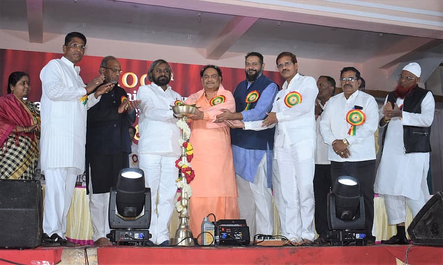 ಚಿಂಚೋಳಿ ಪಟ್ಟಣದ ವೀರೇಂದ್ರ ಪಾಟೀಲ ಪಬ್ಲಿಕ್ ಶಾಲೆಯ 24ನೇ ವಾರ್ಷಿಕೋತ್ಸವವನ್ನು ಅರಣ್ಯ, ಜೀವಿಪರಿಸರ ಸಚಿವ ಈಶ್ವರ ಖಂಡ್ರೆ ಉದ್ಘಾಟಿಸಿದರು