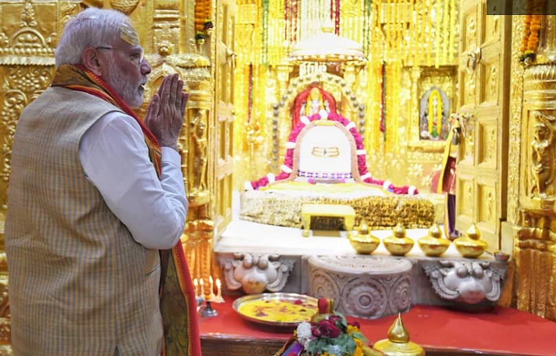 <div class="paragraphs"><p>ಸೋಮನಾಥ ದೇಗುಲದಲ್ಲಿ ಪ್ರಧಾನಿ ನರೇಂದ್ರ ಮೋದಿ ಅವರು ಪ್ರಾರ್ಥನೆ ಸಲ್ಲಿಸಿದ್ದ ಸಂದರ್ಭ</p></div>