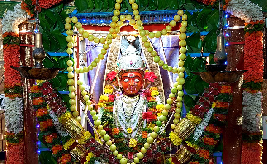 ತುರುವನೂರು ಗ್ರಾಮದೇವತೆ ಮಾರಿಕಾಂಬದೇವಿಯ ಚಿತ್ರಣ.