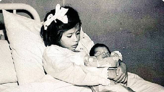 <div class="paragraphs"><p>ಮಗನೊಂದಿಗೆ&nbsp;ಲೀನಾ ಮೆದೀನಾ</p></div>