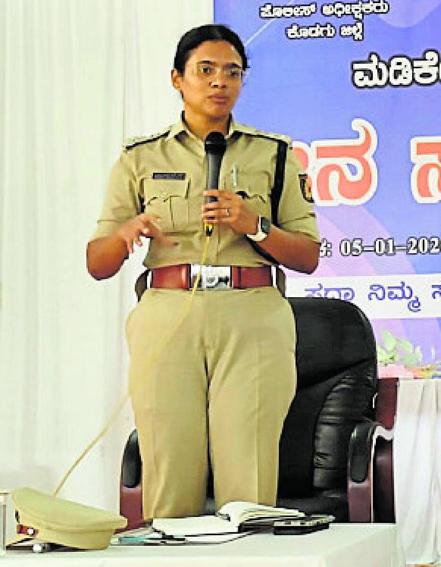 <div class="paragraphs"><p>ಕೊಡಗು ಜಿಲ್ಲೆಯ ನೂತನ ಎಸ್ಪಿ ಆರ್.ಎನ್.ಬಿಂದುಮಣಿ ಅವರು ಸೋಮವಾರ ಜನಸಂಪರ್ಕ ಸಭೆಯಲ್ಲಿ ಮಾತನಾಡಿದರು</p></div>