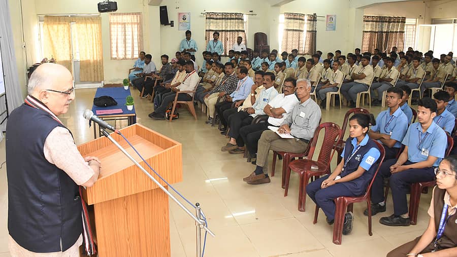 ಧಾರವಾಡದ ರಾಯಪುರದ ಜಿಟಿಟಿಸಿಯಲ್ಲಿ ನಡೆದ ಕಾರ್ಯಕ್ರಮದಲ್ಲಿ ವಿ.ಕೆ.ಸೋಮಶೇಖರ್ ಮಾತನಾಡಿದರು