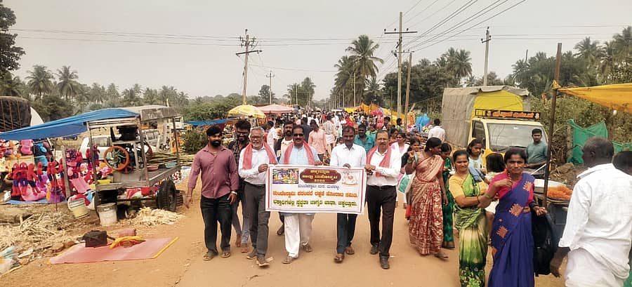 ಮಂಟೇಸ್ವಾಮಿ ಪರಂಪರೆ ಹೋರಾಟ ಸಮಿತಿಯವರು ಸ್ವಚ್ಛತಾ ಜಾಗೃತಿ ಮೂಡಿಸಿದರು