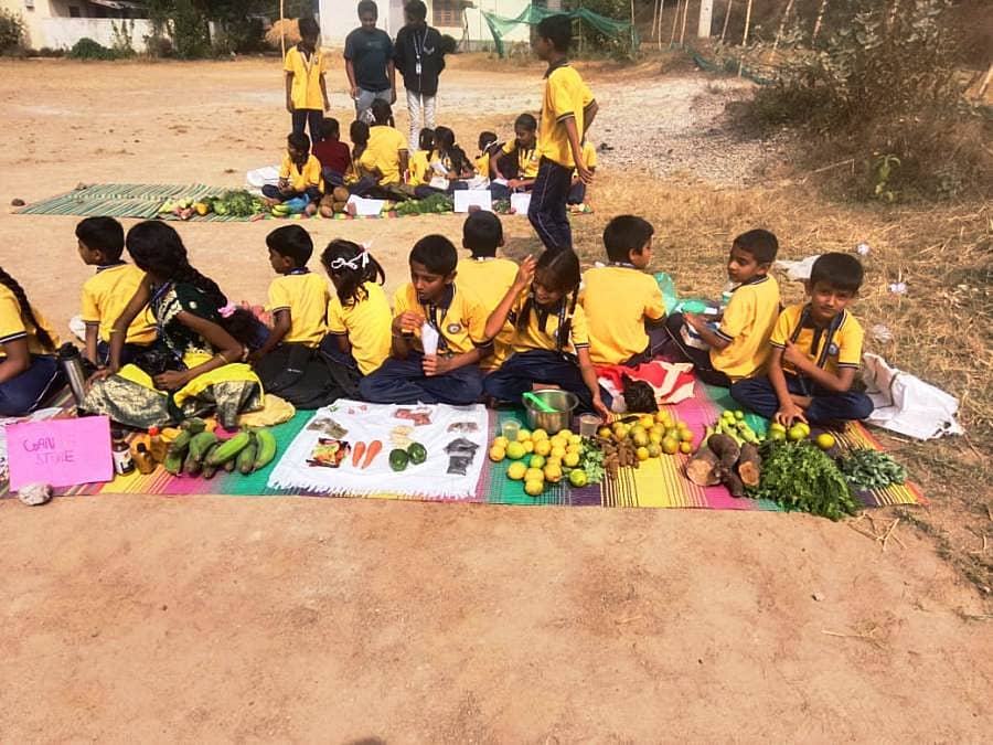 <div class="paragraphs"><p>ಆಲೂರುಸಿದ್ದಾಪುರ ಜಾನಕಿ ಕಾಳಪ್ಪ ಆಂಗ್ಲ ಮಾಧ್ಯಮ ಶಾಲೆಯಲ್ಲಿ ನಡೆದ ಮಕ್ಕಳ ಸಂತೆ</p></div>