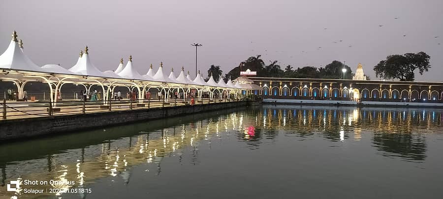 ಸೋಲಾಪುರದ ಸಿದ್ದೇಶ್ವರ ದೇವಸ್ಥಾನದ ಪುಷ್ಕರಣಿ