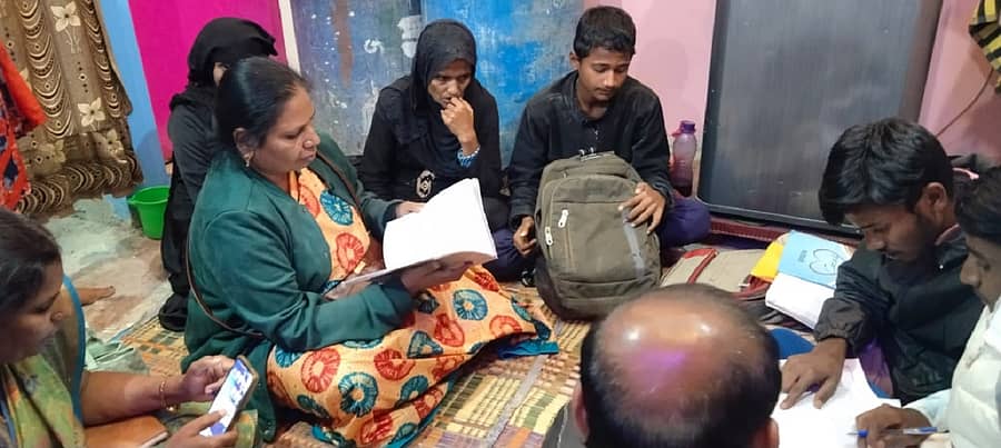 ಕೋಲಾರದ ರಹಮತ್ ನಗರ ವ್ಯಾಪ್ತಿಯ ಹಲವು ಮಕ್ಕಳ ಮನೆಗಳಿಗೆ ಡಿಡಿಪಿಐ ಅಲ್ಮಾಸ್ ಫರ್ವೀನ್ ತಾಜ್ ಭೇಟಿ ನೀಡಿ ಕಲಿಕೆ ಮಟ್ಟ ಪರಿಶೀಲಿಸಿದರು