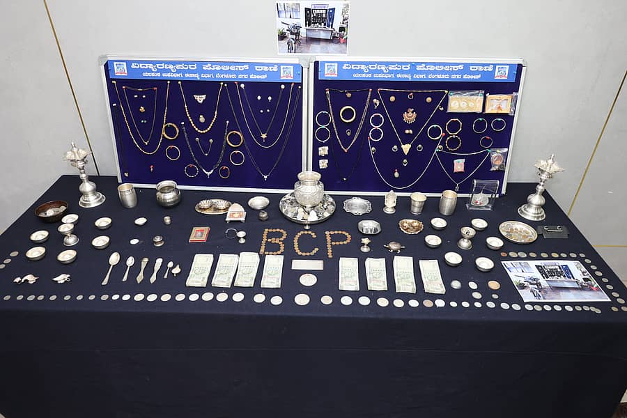 ಆರೋಪಿಗಳಿಂದ ಜಪ್ತಿ ಮಾಡಿಕೊಂಡ ಚಿನ್ನಾಭರಣ