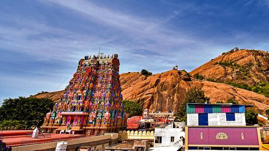 ತಿರುಪರನ್‌ಕುಂದ್ರಂನಲ್ಲಿರುವ ಮರುಗನ ದೇವಾಲಯ, ಹಿನ್ನೆಲೆಯಲ್ಲಿ ಬೆಟ್ಟ ಕಾಣಿಸುತ್ತಿದೆ ಪಿಟಿಐ ಚಿತ್ರ