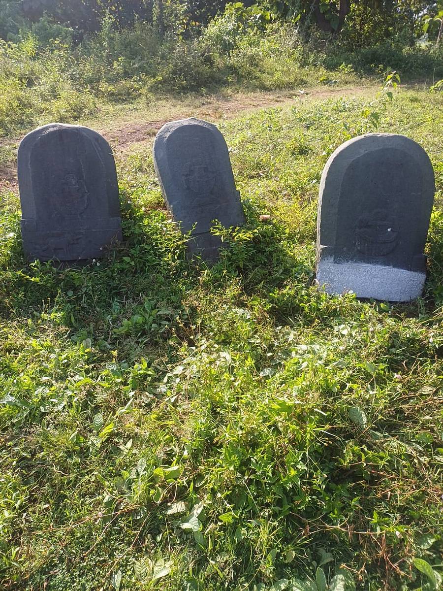 ಸೊರಬ ತಾಲ್ಲೂಕಿನ ಹಾಯ ಗ್ರಾಮದಲ್ಲಿ ರಾಷ್ಟ್ರಕೂಟರ ಕಾಲದ ಶಾಸನೋಕ್ತ ಗೋದಾನ ಕಲ್ಲುಗಳು ಪತ್ತೆಯಾಗಿರುವುದು