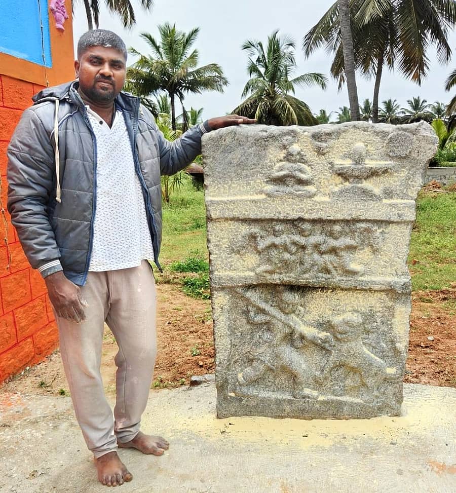 ಚಿಕ್ಕರಸಿನಕೆರೆಯಲ್ಲಿ ಪ‍ತ್ತೆಯಾದ ಹುಲಿಬೇಟೆಯ ವೀರಗಲ್ಲು ಶಾಸನ