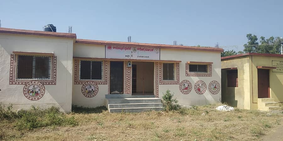 ಅಫಜಲಪುರ ತಾಲ್ಲೂಕಿನ ಅಳ್ಳಗಿ (ಕೆ) ಗ್ರಾಮದಲ್ಲಿ ನಿಷ್ಕ್ರಿಯವಾಗಿ ನಿಂತಿರುವ ಸರ್ಕಾರ ಕಿರಿಯ ಆರೋಗ್ಯ ಸಹಾಯಕಿಯರ ಉಪ ಕೇಂದ್ರ