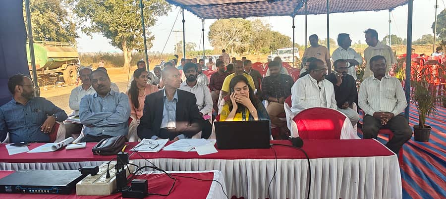 ಸಭೆಯಲ್ಲಿ ಇದ್ದ ಬೆರಳಣಿಕೆ ಜನ