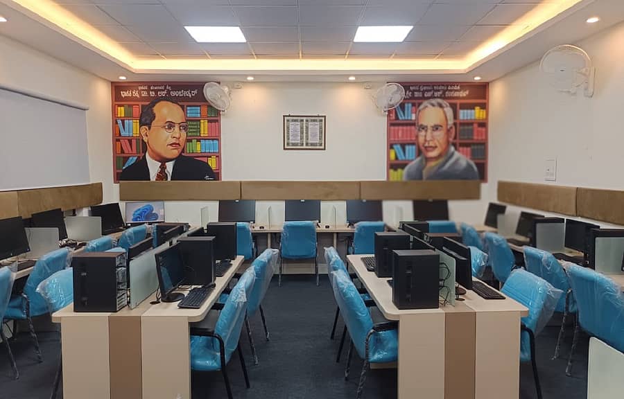 <div class="paragraphs"><p>ಕೋಲಾರದ ಜಿಲ್ಲಾ ಕೇಂದ್ರ ಗ್ರಂಥಾಲಯದಲ್ಲಿ ಸ್ಥಾಪಿಸಿರುವ ಡಾ.ಬಿ.ಆರ್‌.ಅಂಬೇಡ್ಕರ್‌ ಡಿಜಿಟಲ್‌ ಅಧ್ಯಯನ ಕೇಂದ್ರ</p></div>