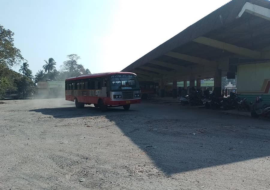 <div class="paragraphs"><p>ನಿರ್ವಹಣೆ ಕಾಣದ ಶಿರಸಿ ಗಣೇಶನಗರದ ಬಳಿಯಿರುವ ಬಸ್ ನಿಲ್ದಾಣ</p></div>