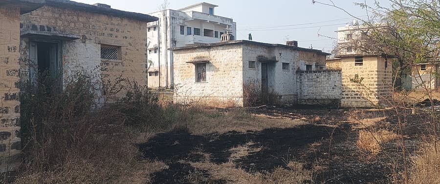 ಕಾಳಗಿ ಪಟ್ಟಣದಲ್ಲಿ ಹಾಳುಬಿದ್ದಿರುವ ಪೊಲೀಸ್ ವಸತಿಗೃಹಗಳು 