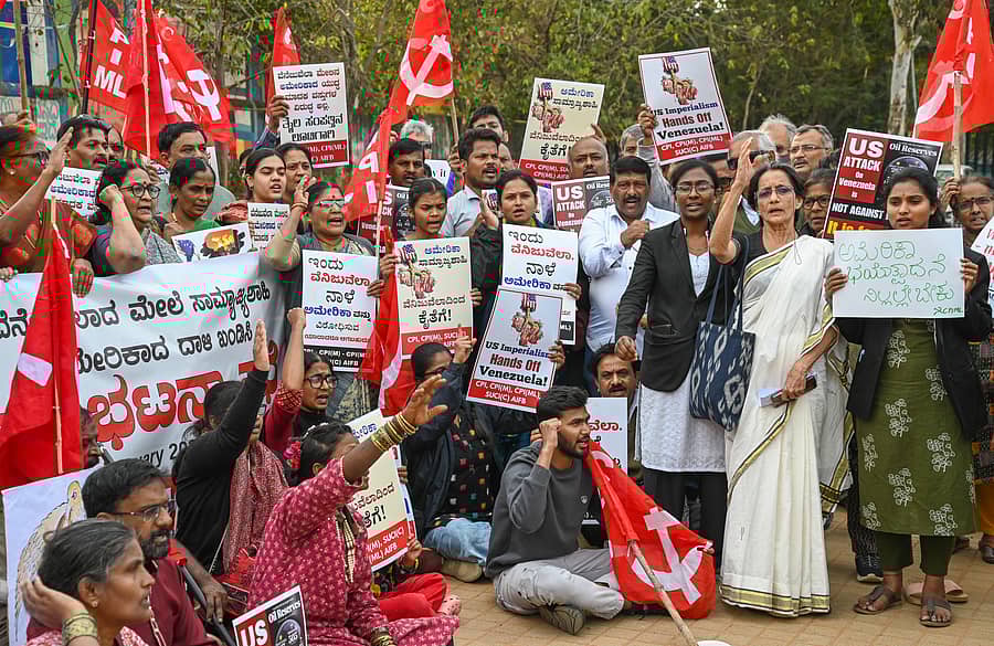 ನಗರದ ಸ್ವಾತಂತ್ರ್ಯ ಉದ್ಯಾನದಲ್ಲಿ ಗುರುವಾರ ನಡೆದ ಪ್ರತಿಭಟನೆಯಲ್ಲಿ ಎಡಪಕ್ಷಗಳ ಸದಸ್ಯರು ಪಾಲ್ಗೊಂಡಿದ್ದರು
ಪ್ರಜಾವಾಣಿ ಚಿತ್ರ