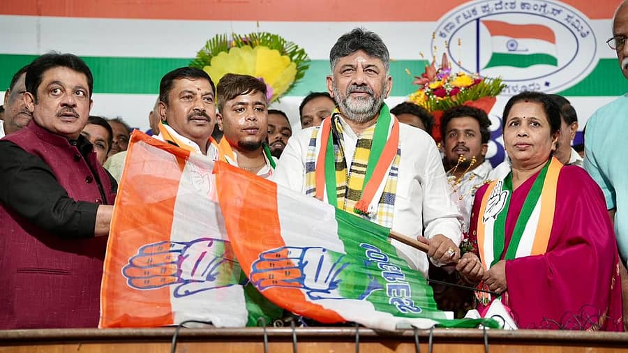 <div class="paragraphs"><p>ಡಿ.ಕೆ. ಶಿವಕುಮಾರ್ ಸಮ್ಮುಖದಲ್ಲಿ ಕಾಂಗ್ರೆಸ್ ಸೇರಿದ ಜೆಡಿಎಸ್ ಮುಖಂಡರು&nbsp;</p></div>