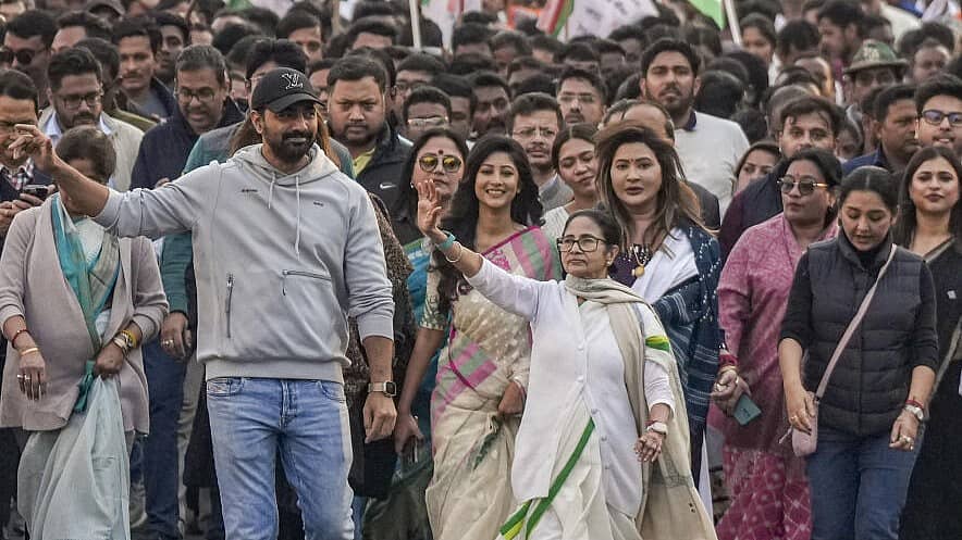 <div class="paragraphs"><p>'ಐ–ಪ್ಯಾಕ್‌' ಕಚೇರಿ ಮೇಲೆ ಇ.ಡಿ. ನಡೆಸಿದ ದಾಳಿ ಖಂಡಿಸಿದ ಮಮತಾ ಬ್ಯಾನರ್ಜಿ ನೇತೃತ್ವದಲ್ಲಿ ಟಿಎಂಸಿ ನಡೆಸಿದ ಪ್ರತಿಭಟನಾ ಮೆರವಣಿಗೆ</p></div>