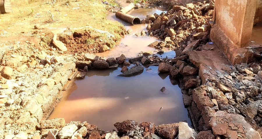 ಬೀದರ್‌ನ ಅಲಿಯಾಬಾದ್‌ ಸಮೀಪದ ಕರೇಜ್‌ ಹತ್ತಿರದ ಕಿರು ಪುಷ್ಕರಣಿಯನ್ನು ಜೆಸಿಬಿ ಮೂಲಕ ಅಗೆದಿರುವುದು