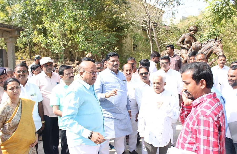 ಖಾನಾಪುರ ತಾಲ್ಲೂಕಿನ ನಂದಗಡದಲ್ಲಿ ನಿರ್ಮಿಸಿದ ಸಂಗೊಳ್ಳಿ ರಾಯಣ್ಣ ವಸ್ತು ಸಂಗ್ರಹಾಲಯ ‘ವೀರಭೂಮಿ’ಯನ್ನು ಸಚಿವ ಶಿವರಾಜ ತಂಗಡಗಿ ಶುಕ್ರವಾರ ಪರಿಶೀಲಿಸಿದರು