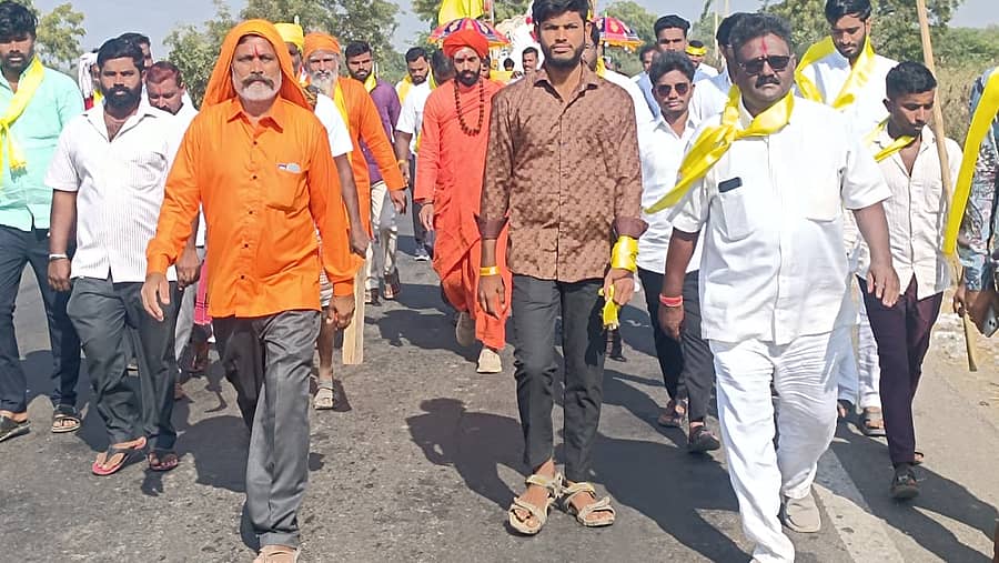 ಜೇವರ್ಗಿ ಪಟ್ಟಣದಿಂದ ಪ್ರಣವಾನಂದ ಸ್ವಾಮೀಜಿ ತಾಲ್ಲೂಕಿನ ಮುದಬಾಳ. ಬಿ ಗ್ರಾಮದವರೆಗೆ ಪಾದಯಾತ್ರೆ ನಡೆಸಿದರು