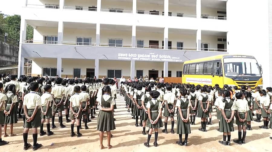 ಹಂಗರವಳ್ಳಿಯ ಸರ್ಕಾರಿ ಶಾಲೆಯ ಚಿತ್ರ