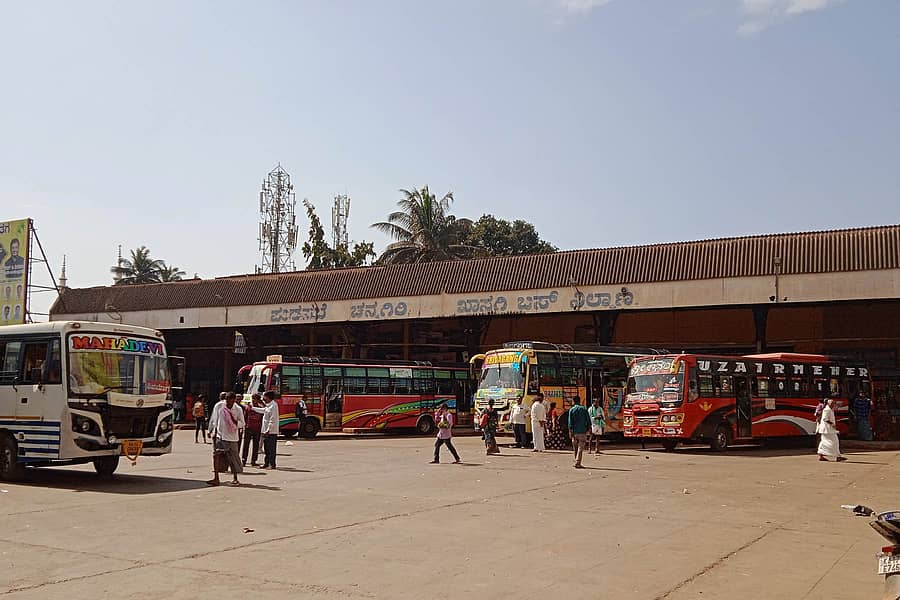 ಚನ್ನಗಿರಿಯ ಪುರಸಭೆಗೆ ಸೇರಿದ ಖಾಸಗಿ ಬಸ್ ನಿಲ್ದಾಣದ ಒಂದು ನೋಟ