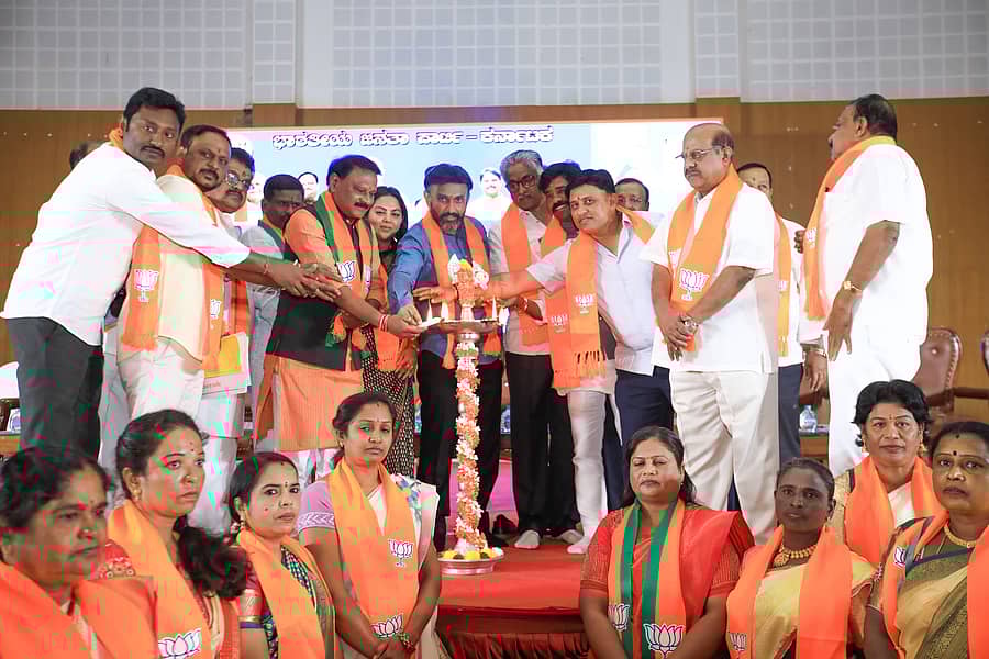 ದೇವನಹಳ್ಳಿ ವಿಧಾನಸಭಾ ಕ್ಷೇತ್ರದಲ್ಲಿ ನಡೆದ ಬಿಜೆಪಿ ಬೂತ್ ಲೆವೆಲ್ ಏಜೆಂಟ್–2 ಕಾರ್ಯಗಾರವನ್ನು ಸಂಸದ ಡಾ.ಕೆ.ಸುಧಾಕರ್ ಉದ್ಘಾಟಿಸಿ ಮಾತನಾಡಿದರು