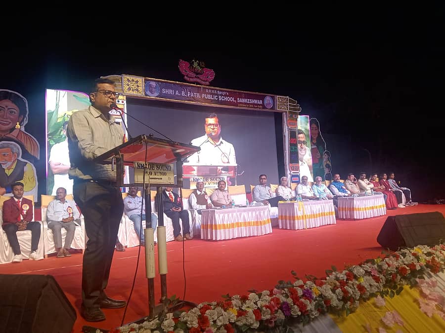 ಸಂಕೇಶ್ವರದ ಎ.ಬಿ.ಪಾಟೀಲ ಪಬ್ಲಿಕ್ ಶಾಲೆಯಲ್ಲಿ ನಡೆದ ಉಡಾನ ಉತ್ಸವದ ಉದ್ಘಾಟನಾ ಸಮಾರಂಭದಲ್ಲಿ ತೋಟಗಾರಿಕಾ ಇಲಾಖೆಯ ಜಂಟಿ ನಿರ್ದೇಶಕ ಮಹಾಂತೇಶ ಮುರಗೋಡ ಮಾತನಾಡಿದರು