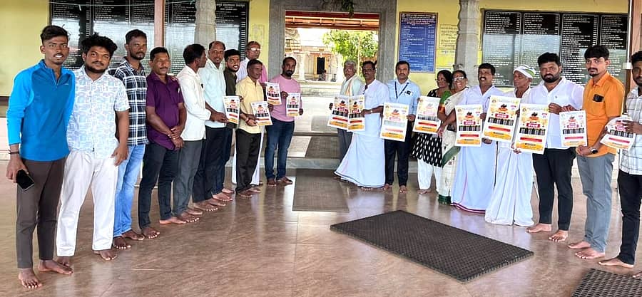 ಬೈಂದೂರು ಸೂರ್ಯ-ಚಂದ್ರ ಜೋಡುಕರೆ ಕಂಬಳದ ಆಮಂತ್ರಣ ಪತ್ರಿಕೆಯನ್ನು ವಸಂತ್ ಕುಮಾರ್ ಶೆಟ್ಟಿ ಬಿಡುಗಡೆಗೊಳಿಸಿದರು