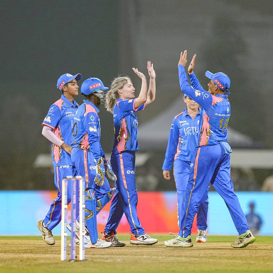 <div class="paragraphs"><p>ಮುಂಬೈ ಆಟಗಾರ್ತಿಯರ ಸಂಭ್ರಮ</p></div>