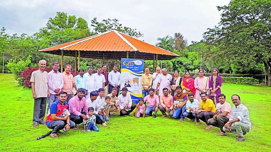 <div class="paragraphs"><p>ಹೀಗಿದೆ ನೋಡಿ ನಮ್ಮ ಬಳಗ</p></div>