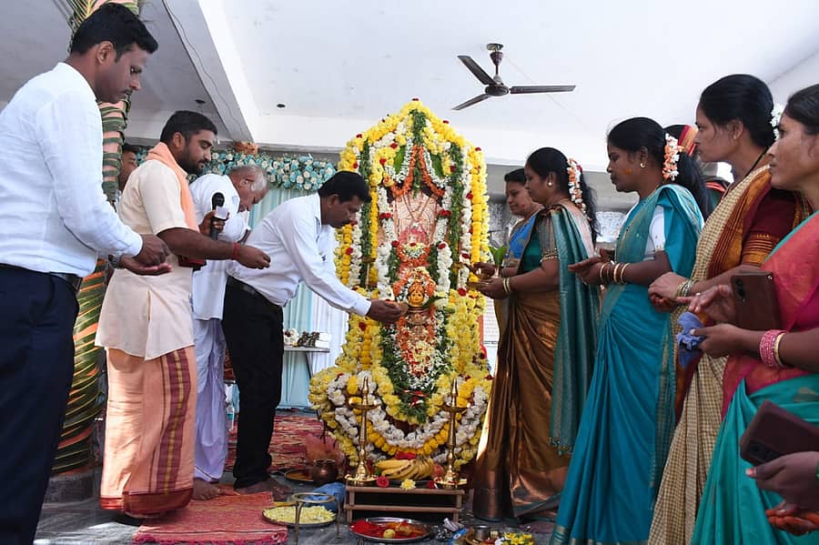 ಸುರಪುರ ತಾಲ್ಲೂಕಿನ ರುಕ್ಮಾಪುರದಲ್ಲಿ ಧರ್ಮಸ್ಥಳ ಗ್ರಾಮಾಭಿವೃದ್ಧಿ ಯೋಜನೆ ಬಿ.ಸಿ. ಟ್ರಸ್ಟ್ ವತಿಯಿಂದ ಸಾಮೂಹಿಕ ಲಕ್ಷ್ಮೀ ಪೂಜೆ ಏರ್ಪಡಿಸಲಾಗಿತ್ತು