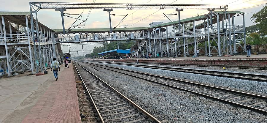 <div class="paragraphs"><p>ಕಡೂರು ರೈಲು ನಿಲ್ದಾಣ</p></div>