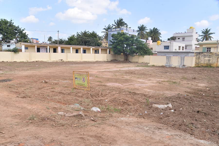 ಕೋಲಾರದಲ್ಲಿ ಈಜುಕೊಳ ನಿರ್ಮಾಣಕ್ಕೆ ಮೀಸಲಿಟ್ಟಿರುವ ಮಿನಿ ಕ್ರೀಡಾಂಗಣ ಹಿಂಭಾಗದ ಜಾಗ