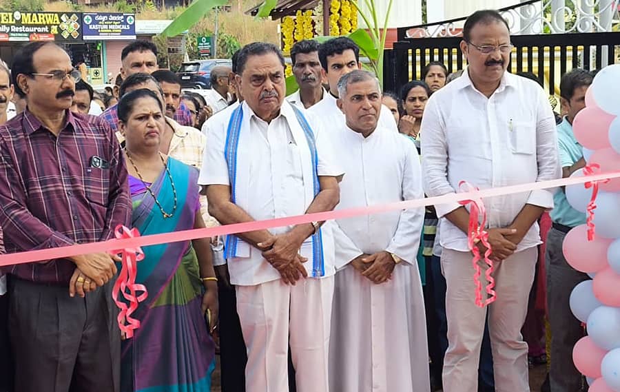 ಬಂಟ್ವಾಳದ ಸೇಂಟ್‌ ಪ್ಯಾಟ್ರಿಕ್ ಚರ್ಚ್ ರಸ್ತೆಯನ್ನು ಬಿ.ರಮಾನಾಥ ರೈ ಲೋಕಾರ್ಪಣೆಗೊಳಿಸಿದರು